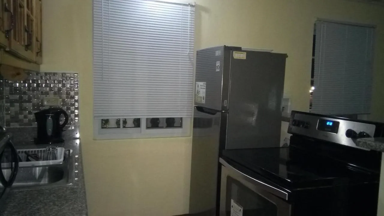 Sea Shell Palms, Ocho Rios Bed & Breakfast